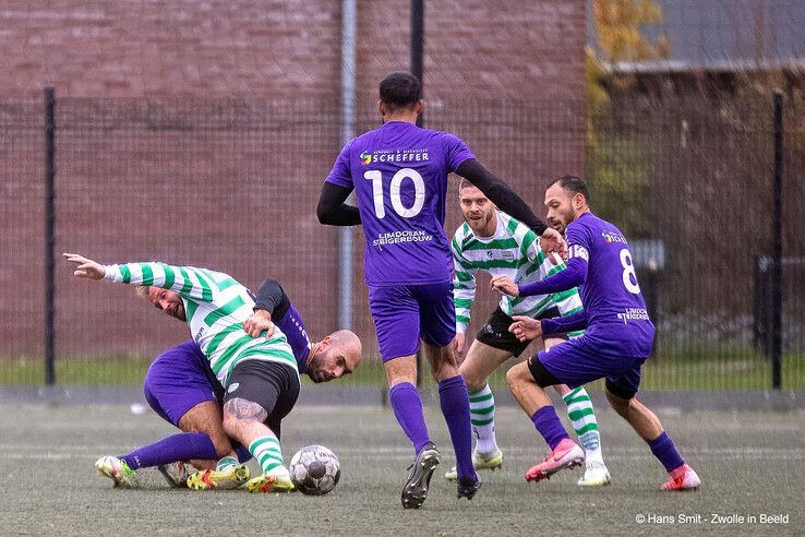 In beeld: Dieze West verliest derby van Zwolsche Boys - Foto: Hans Smit