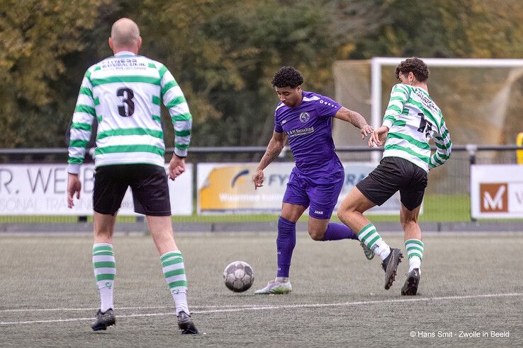 In beeld: Dieze West verliest derby van Zwolsche Boys - Foto: Hans Smit