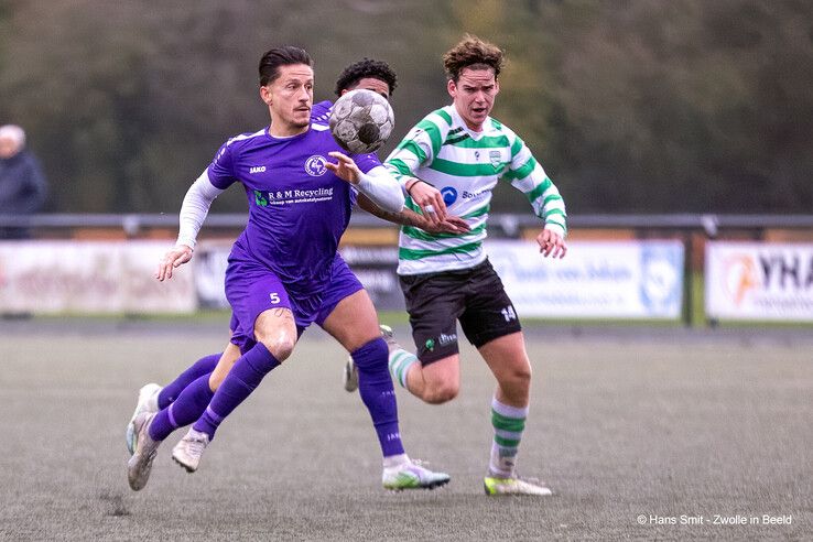 In beeld: Dieze West verliest derby van Zwolsche Boys - Foto: Hans Smit