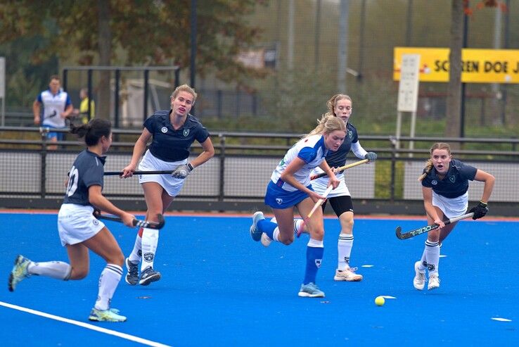 In beeld: Zwolse hockeyvrouwen pakken belangrijke punten in competitie - Foto: Bob Koning