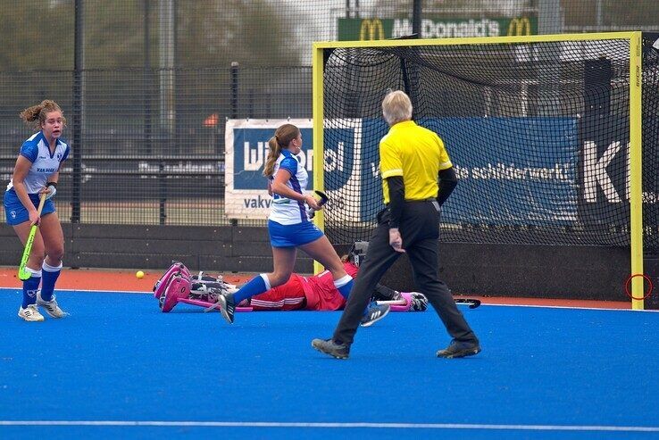 In beeld: Zwolse hockeyvrouwen pakken belangrijke punten in competitie - Foto: Bob Koning