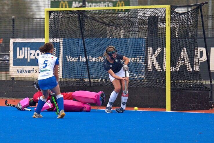 In beeld: Zwolse hockeyvrouwen pakken belangrijke punten in competitie - Foto: Bob Koning