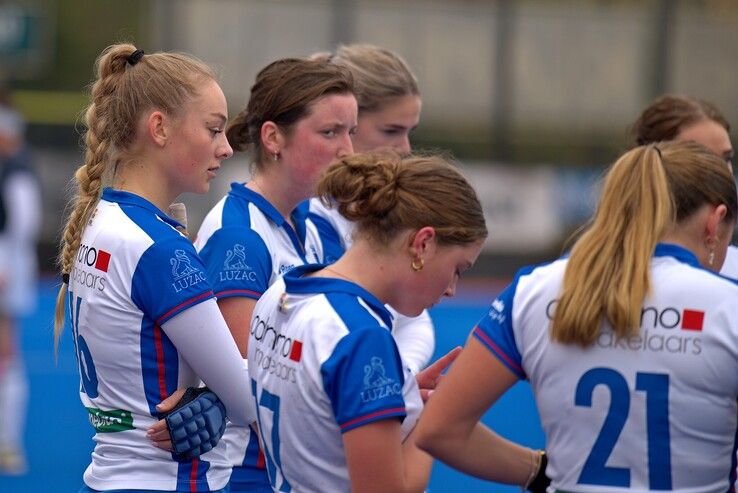 In beeld: Zwolse hockeyvrouwen pakken belangrijke punten in competitie - Foto: Bob Koning