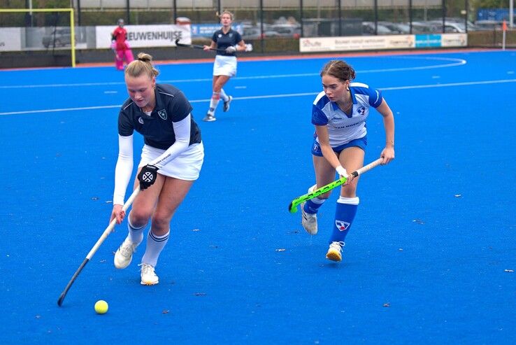 In beeld: Zwolse hockeyvrouwen pakken belangrijke punten in competitie - Foto: Bob Koning