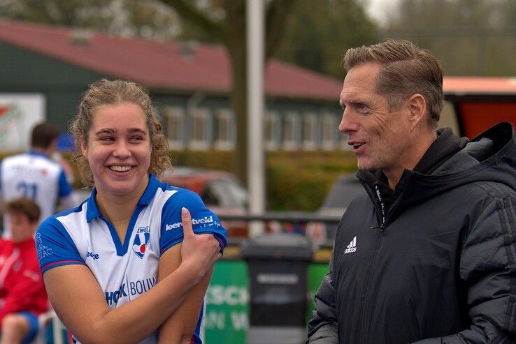 In beeld: Zwolse hockeyvrouwen pakken belangrijke punten in competitie - Foto: Bob Koning