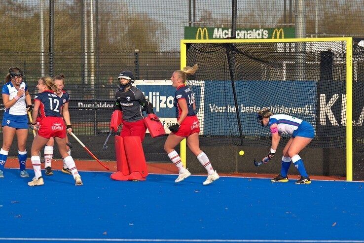 In beeld: HC Zwolle deelt in slotfase punten met Houten - Foto: Bob Koning