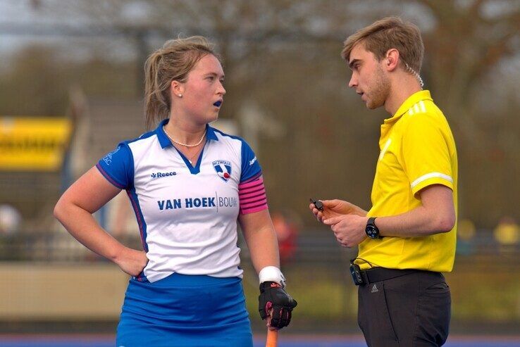 In beeld: HC Zwolle deelt in slotfase punten met Houten - Foto: Bob Koning