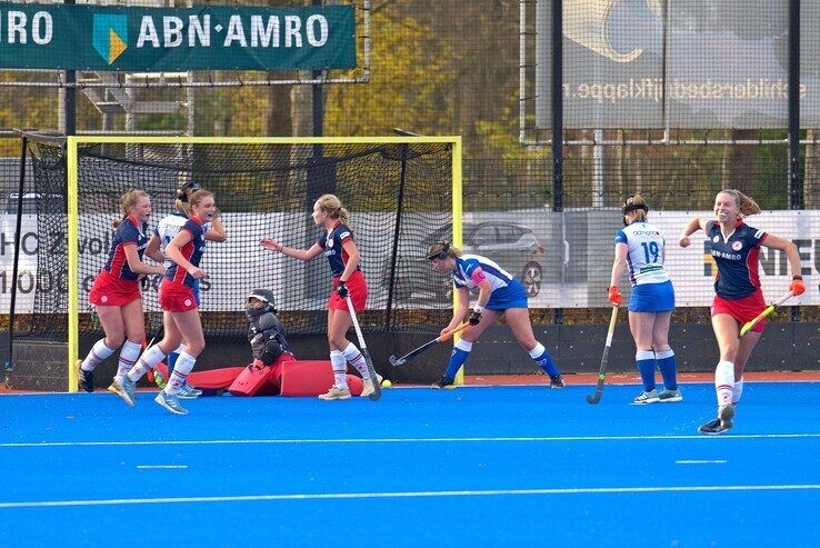 In beeld: HC Zwolle deelt in slotfase punten met Houten - Foto: Bob Koning