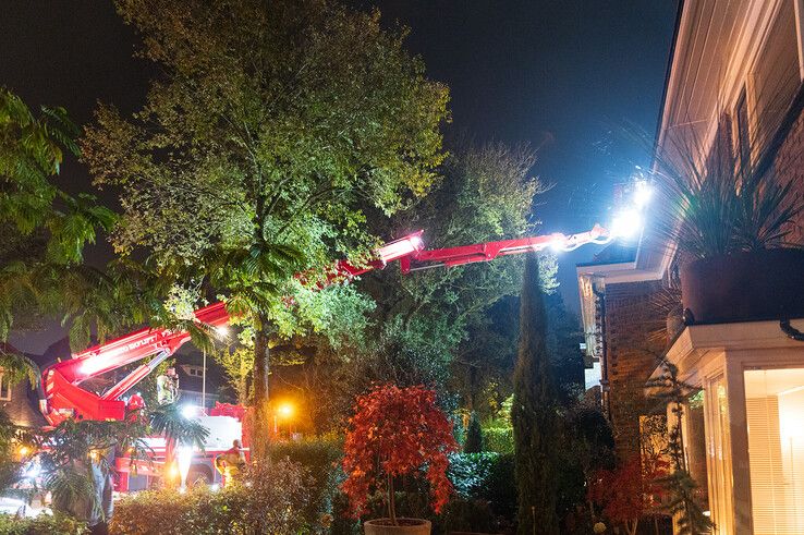 Schoorsteenbrand op Hortensiastraat - Foto: Peter Denekamp