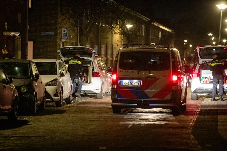 Zwollenaar (43) zwaargewond na steekpartij in Indische Buurt, politie zoekt getuigen - Foto: Hugo Janssen