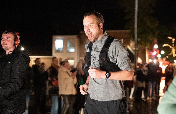 In beeld: 3FM dj Wijnand Speelman loopt dubbele marathon en haalt bijna 210.000 euro op voor Metakids - Foto: Hugo Janssen