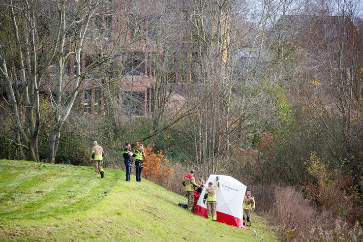 Tweede overledene gevonden bij appartementencomplex in Wipstrik - Foto: Hugo Janssen