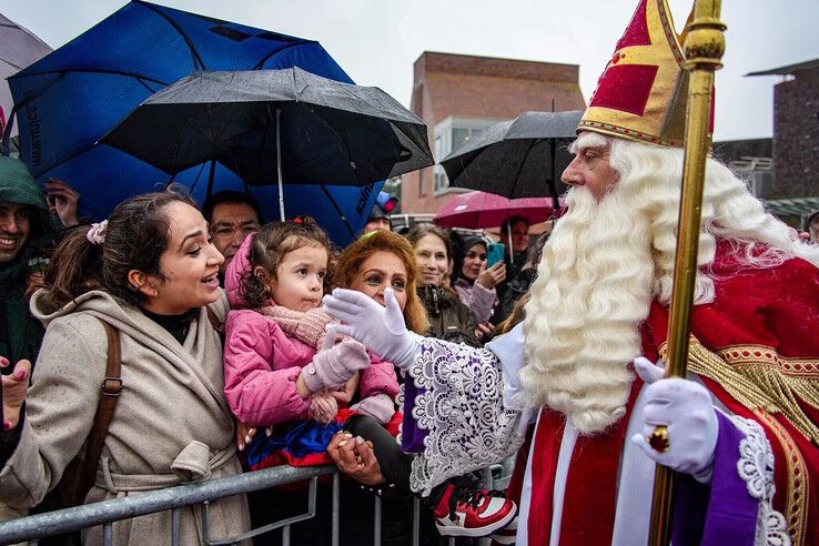 Aankomst van de Sint in 2023 op Rodetorenplein. - Foto: Obbe Bakker