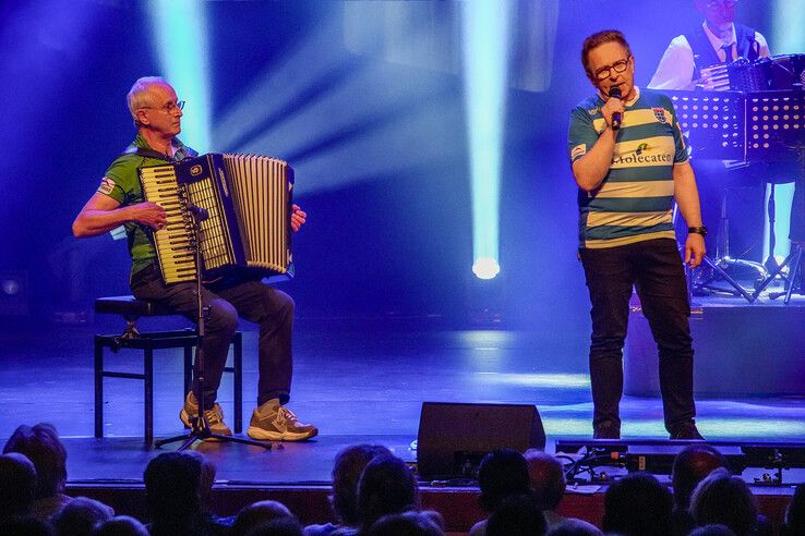 In beeld: Duo Andere Koek wint Smartlappenfestival in uitverkocht Odeon - Foto: Obbe Bakker