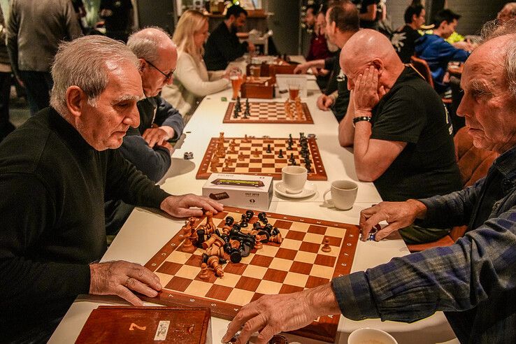 In beeld: Schaakvereniging Pegasus viert 75-jarig bestaan in Zwolle - Foto: Obbe Bakker