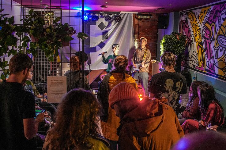 In beeld: Opkomende bands treden op in kroegen en musea in Zwolle - Foto: Obbe Bakker