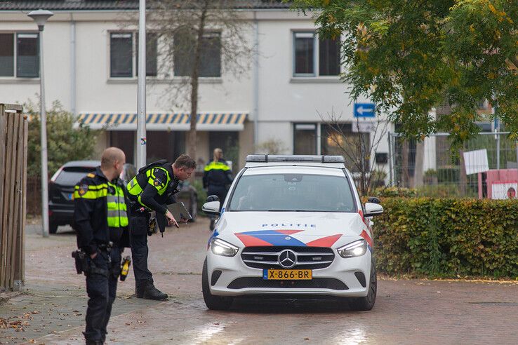 Man aangehouden na bedreiging in winkel op Katwolderplein - Foto: Ruben Meinten