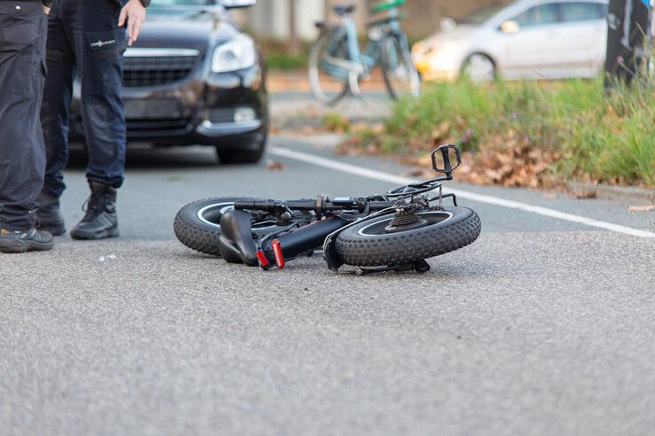 Fatbiker rijdt door rood met flinke aanrijding tot gevolg in Assendorp - Foto: Ruben Meinten