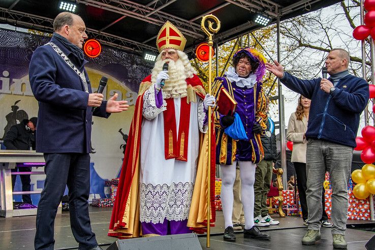 In beeld: Sinterklaas komt aan in Zwolle - Foto: Obbe Bakker