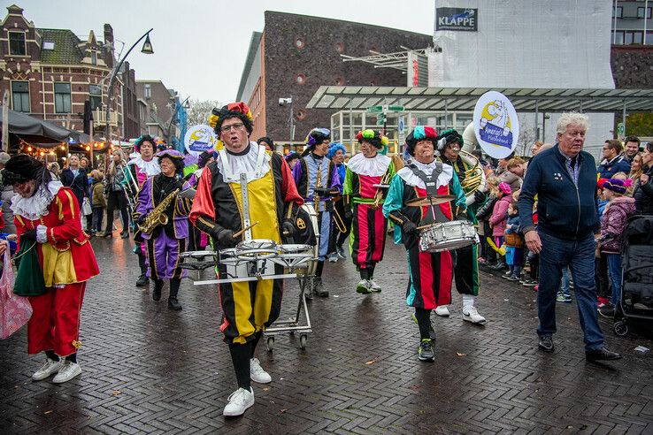 In beeld: Sinterklaas komt aan in Zwolle - Foto: Obbe Bakker