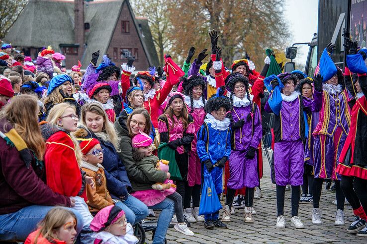 In beeld: Sinterklaas komt aan in Zwolle - Foto: Obbe Bakker