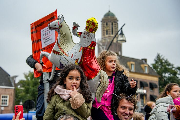 In beeld: Sinterklaas komt aan in Zwolle - Foto: Obbe Bakker