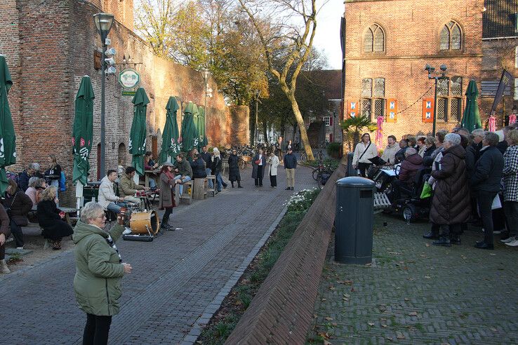 In beeld: ‘Afterparty’ van Smartlappenfestival in Zwolse kroegen - Foto: Obbe Bakker