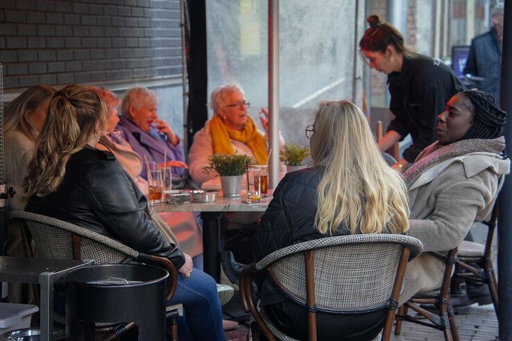 In beeld: ‘Afterparty’ van Smartlappenfestival in Zwolse kroegen - Foto: Obbe Bakker