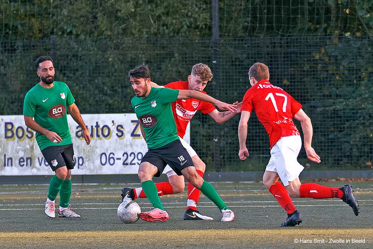 Ulu Spor verloor met 0-2 van DESZ. - Foto: Hans Smit