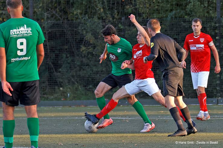 In beeld: FC Ulu Spor verliest in eigen huis van DESZ - Foto: Hans Smit