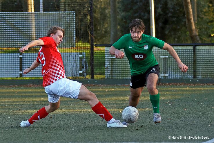 In beeld: FC Ulu Spor verliest in eigen huis van DESZ - Foto: Hans Smit