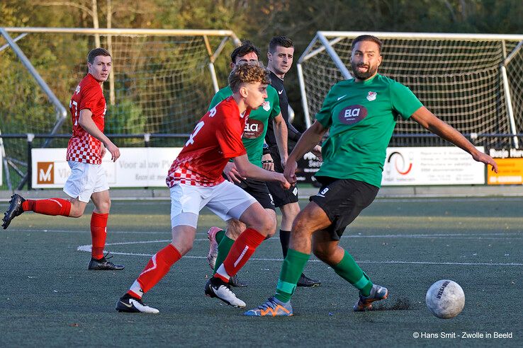 In beeld: FC Ulu Spor verliest in eigen huis van DESZ - Foto: Hans Smit