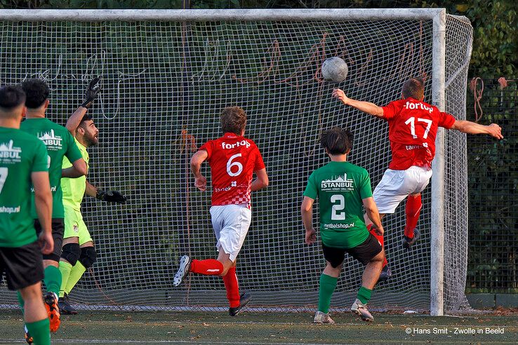 In beeld: FC Ulu Spor verliest in eigen huis van DESZ - Foto: Hans Smit