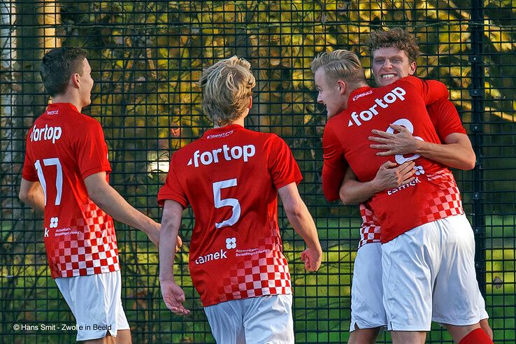 In beeld: FC Ulu Spor verliest in eigen huis van DESZ - Foto: Hans Smit