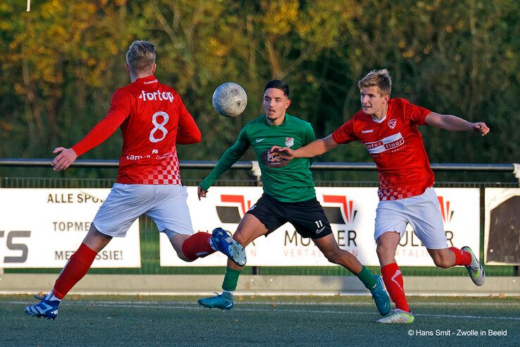 In beeld: FC Ulu Spor verliest in eigen huis van DESZ - Foto: Hans Smit