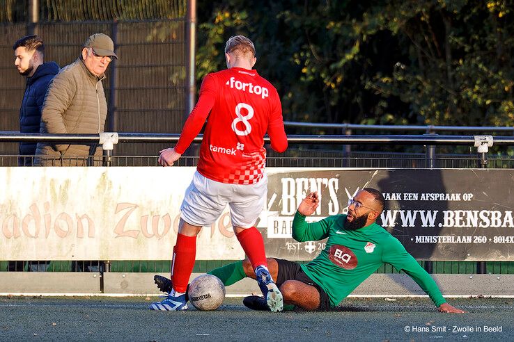 In beeld: FC Ulu Spor verliest in eigen huis van DESZ - Foto: Hans Smit