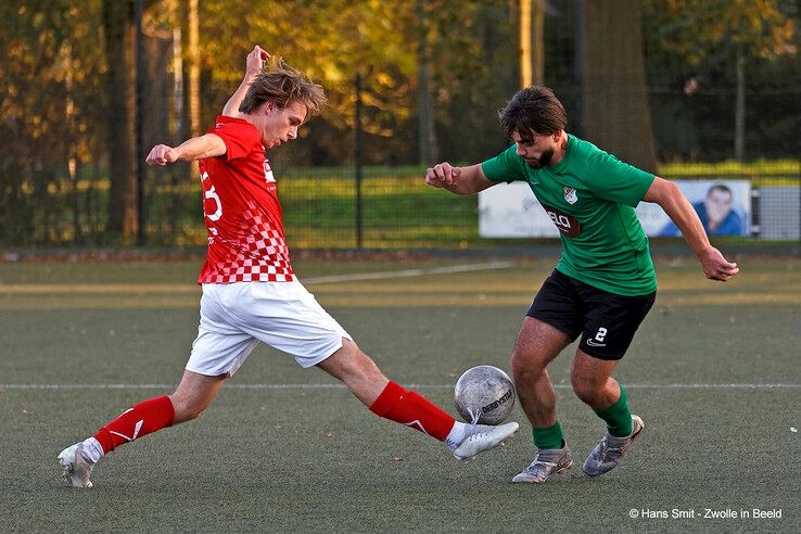 In beeld: FC Ulu Spor verliest in eigen huis van DESZ - Foto: Hans Smit