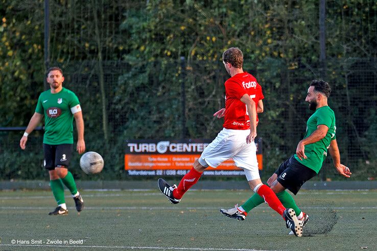 In beeld: FC Ulu Spor verliest in eigen huis van DESZ - Foto: Hans Smit