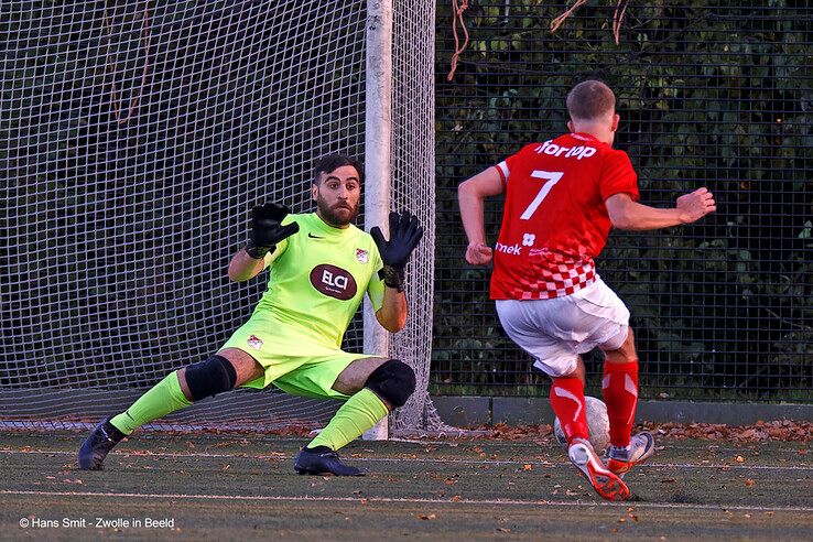 In beeld: FC Ulu Spor verliest in eigen huis van DESZ - Foto: Hans Smit