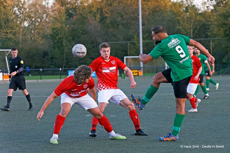 In beeld: FC Ulu Spor verliest in eigen huis van DESZ - Foto: Hans Smit