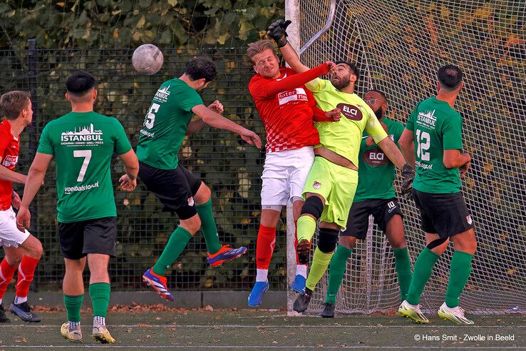 In beeld: FC Ulu Spor verliest in eigen huis van DESZ - Foto: Hans Smit