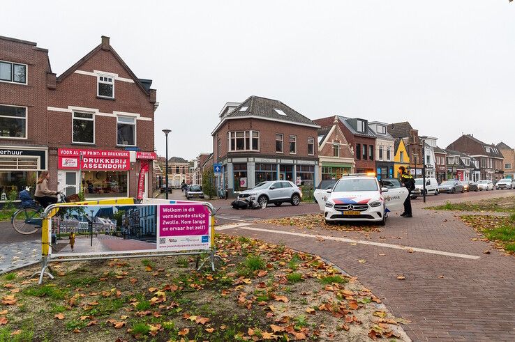 Auto, fiets en scooter botsen tegen elkaar op heringerichte kruising: ‘De flop van Assendorp’ - Foto: Peter Denekamp