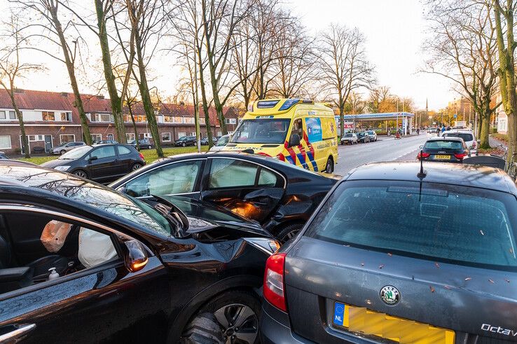 Twee mensen raakten gewond bij het ongeval op de Hanekamp. - Foto: Peter Denekamp