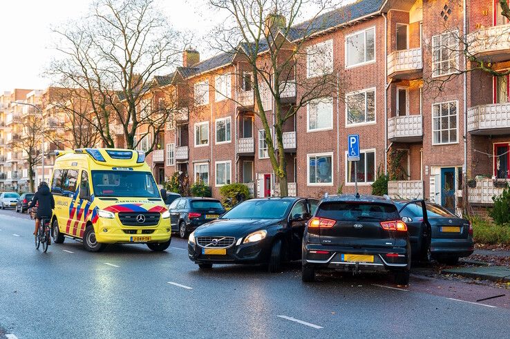 Ravage na botsing op Hanekamp, twee slachtoffers naar ziekenhuis - Foto: Peter Denekamp