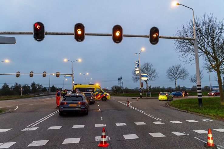 Gewonde bij kop-staartbotsing op Marslanden - Foto: Peter Denekamp