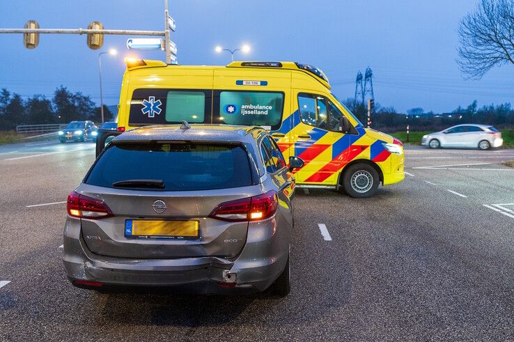 Gewonde bij kop-staartbotsing op Marslanden - Foto: Peter Denekamp