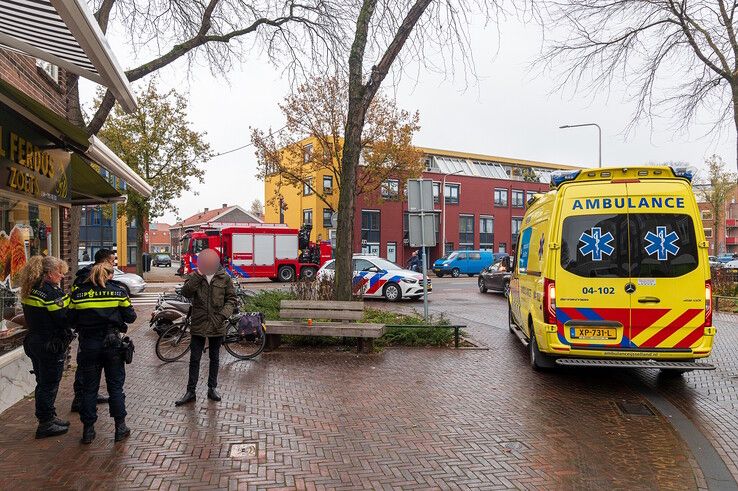 Het fietsongeluk gebeurde voor de supermarkt aan de Vechtstraat. - Foto: Peter Denekamp