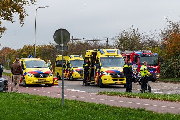 In beeld: Zwaargewonde bij ongeval in Zwolle-Zuid - Foto: Peter Denekamp