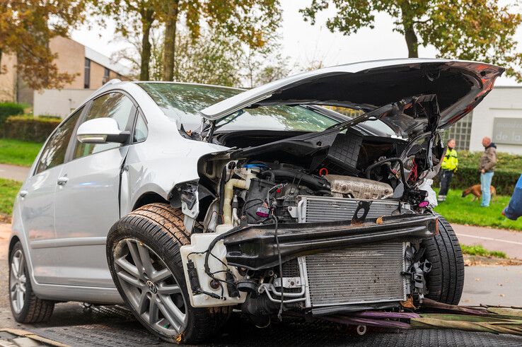 In beeld: Zwaargewonde bij ongeval in Zwolle-Zuid - Foto: Peter Denekamp