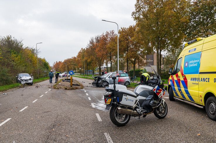 In beeld: Zwaargewonde bij ongeval in Zwolle-Zuid - Foto: Peter Denekamp